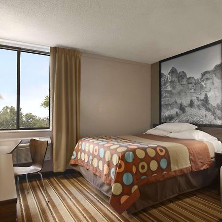 Super 8 By Wyndham Redfield Hotel Exterior photo