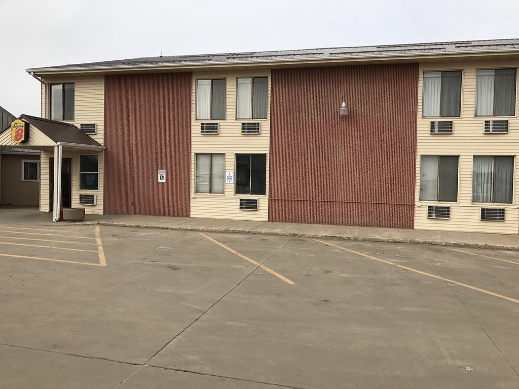 Super 8 By Wyndham Redfield Hotel Exterior photo