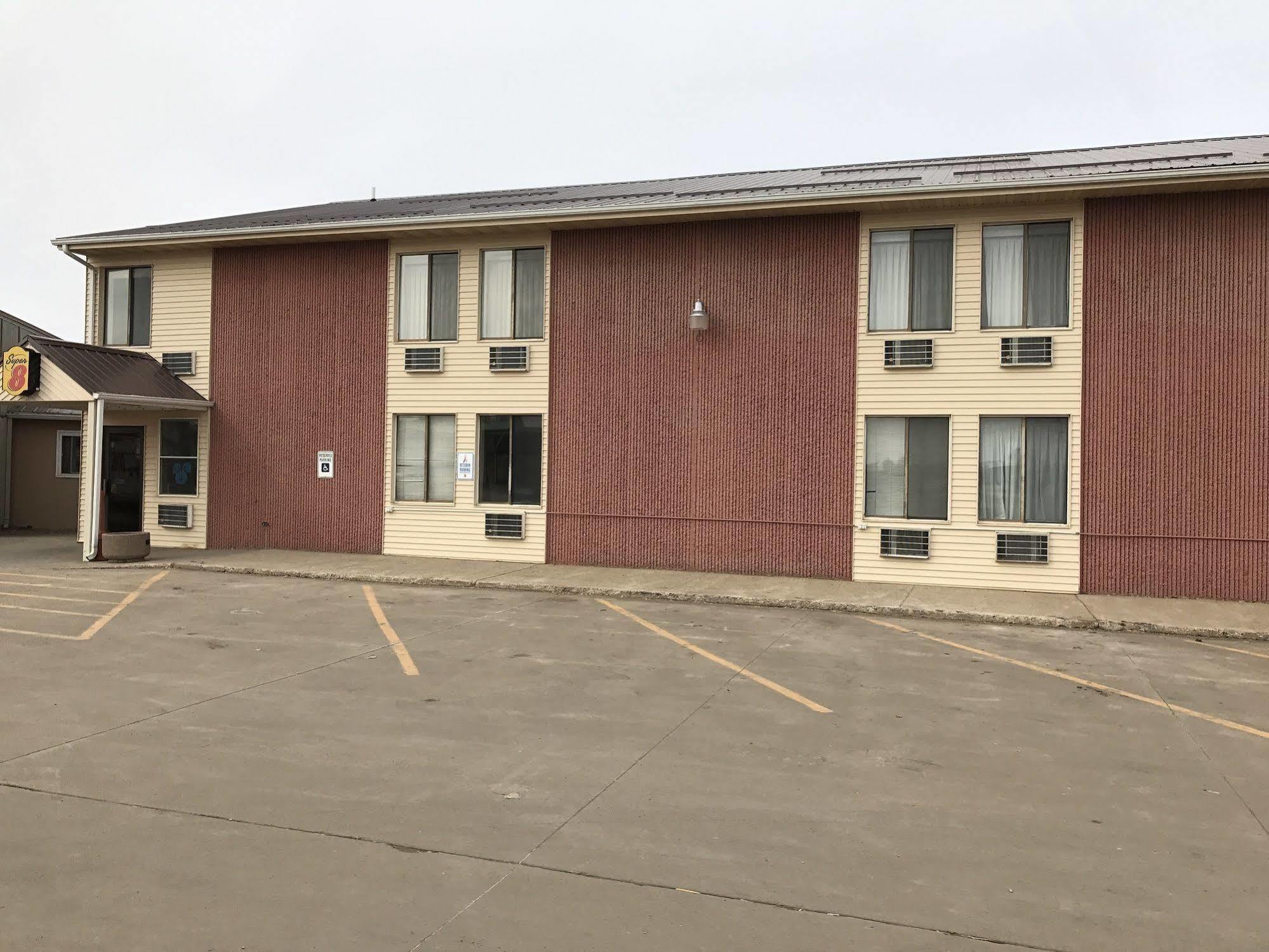 Super 8 By Wyndham Redfield Hotel Exterior photo