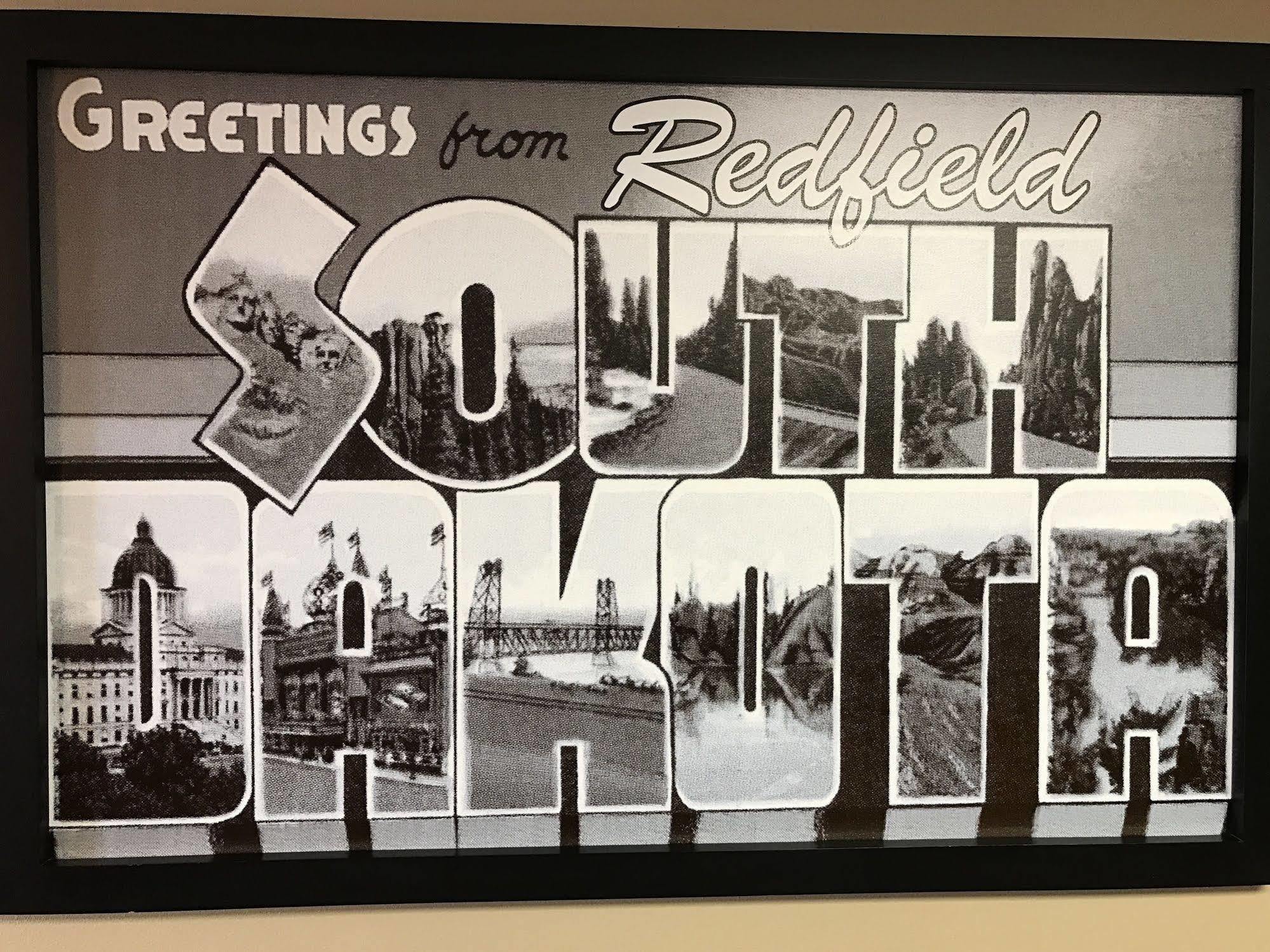 Super 8 By Wyndham Redfield Hotel Exterior photo
