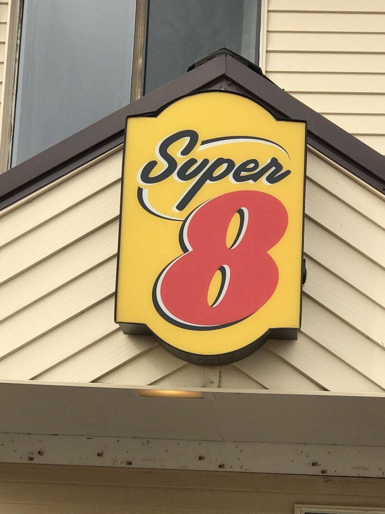 Super 8 By Wyndham Redfield Hotel Exterior photo